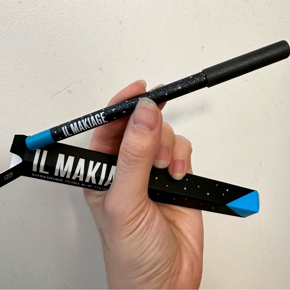 il makiage Glitter Eyeliner in Ice Blue